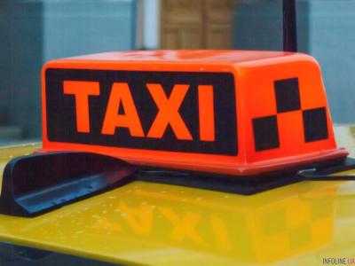 В Петербурге чиновник вызвал такси, а затем похитил его