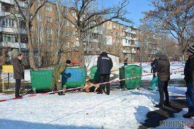 В Киеве в контейнере для мусора нашли мертвого младенца