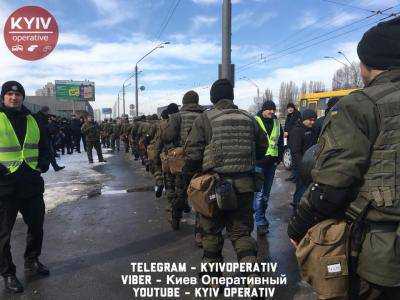 В Киеве объявлена мобилизация, съезжаются люди в военной форме
