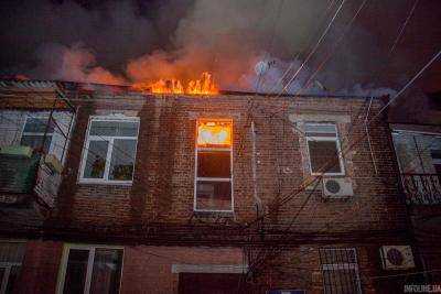 Сильный пожар в центре Днепра: горела крыша жилого дома