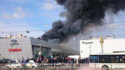 В России масштабный пожар: горит автомобильный центр, появились фото