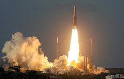Тяжелая ракета-носитель Ariane-5 стартовала с космодрома во Французской Гвиане