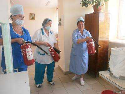 В Ужгороде произошел пожар в областной больнице: огонь тушили медики и полицейские