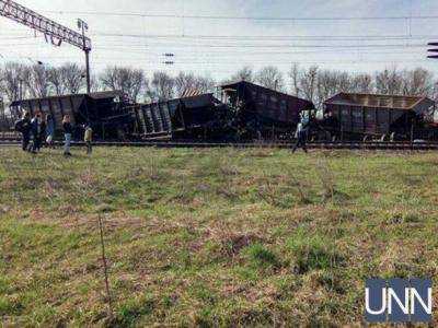 Масштабная авария на железной дороге: во Львовской области перевернулось около 10 грузовых вагонов