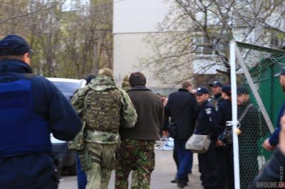 В Одессе под домашний арест отправили 13 подозреваемых в стрельбе на автостоянке