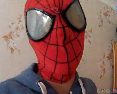 В Киеве злоумышленник в маске Человека-паука ограбил кредитное учреждение