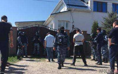 В Крыму с утра начались тотальные обыски ФСБ у крымских татар