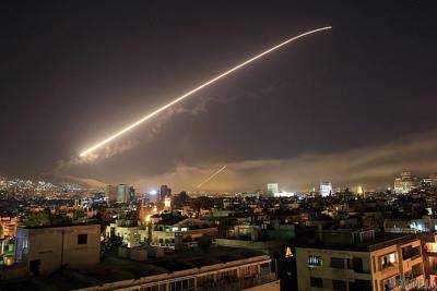 Новый ракетный удар по Сирии попал на камеру: взрывы, пожар и 40 погибших, кадры ада