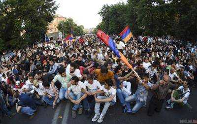 Лидер армянской оппозиции призвал заблокировать дороги и аэропорт Еревана