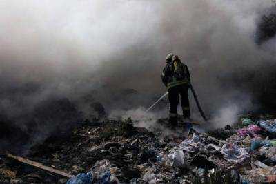 В Подольском районе Киева горит свалка