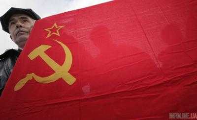 В Одесской области местный житель вывесил на балконе советский флаг