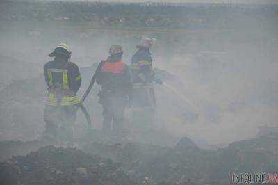 Экологическое бедствие под Днепром: черный дым видно за километры. Фото, видео