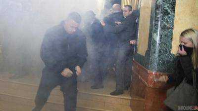 В Киеве неизвестные распылили слезоточивый газ в помещении УПЦ КП