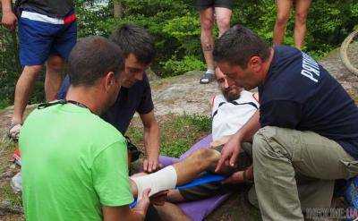 На Буковине со скалы упал турист