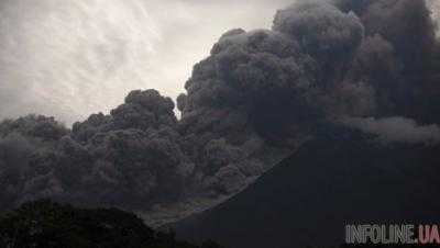МИД Украины рассказал, как вести себя во время извержения вулкана в Гватемале