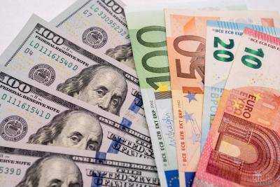 За выходные евро в обменниках подешевел на 10 копеек
