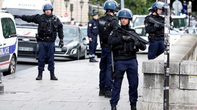 В центре Парижа вооруженный мужчина захватил заложников