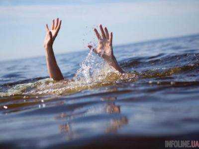На Прикарпатье мужчина спас из реки 3 детей, но утонул сам