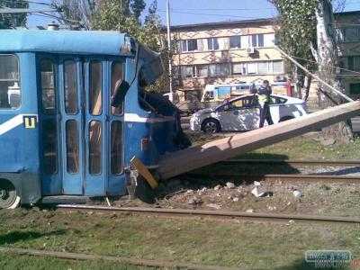 В Одессе трамвай совершил наезд на столб
