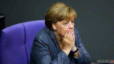 Глава МВД ФРГ предупредил Меркель об угрозе распада коалиции в случае его увольнения