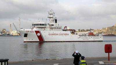 Италия захватила два судна с мигрантами немецкой спасательной миссии