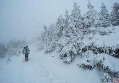 Снег в Карпатах: детей уже спустили с гор