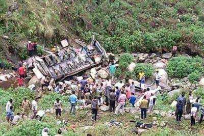 В Гималаях пассажирский автобус упал в ущелье, есть погибшие