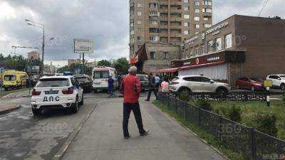 Захват заложников в Москве: женщина истекает кровью