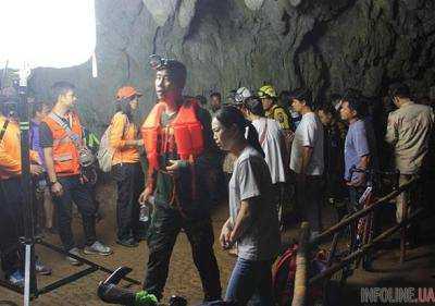 В Таиланде нашли живыми всех 12 детей-футболистов, которые исчезли в пещере