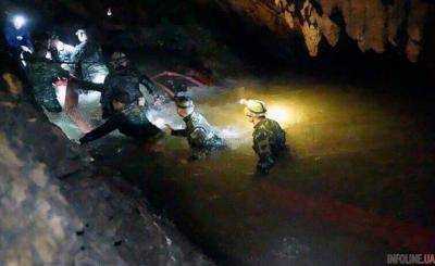 Спасатели сообщили, что спасенные из пещеры в Таиланде дети находятся в удовлетворительном состоянии