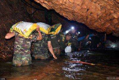 Из пещеры в Таиланде спасены 11 детей - СМИ