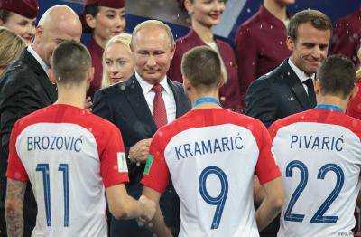 Звезда хорватского футбола не подал руку Путину. Видео