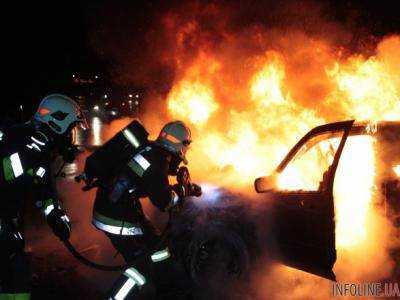 В Киеве под утро прогремели два взрыва: сгорели припаркованные авто
