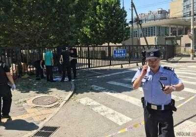 Взрыв в Пекине: задержана женщина при попытке самоубийства у посольства США