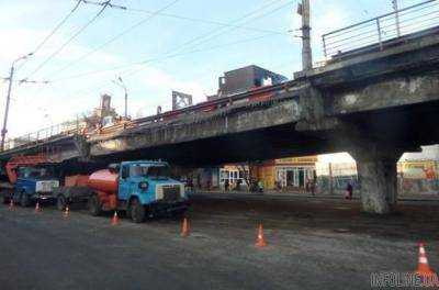 Повреждения моста в Киеве: движение по улице Телиги восстановлено
