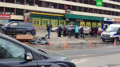 В Москве BMW сбил пешеходов на тротуаре: есть жертва