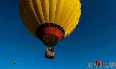 В Кировоградской области воздушный шар с людьми застрял на высоте