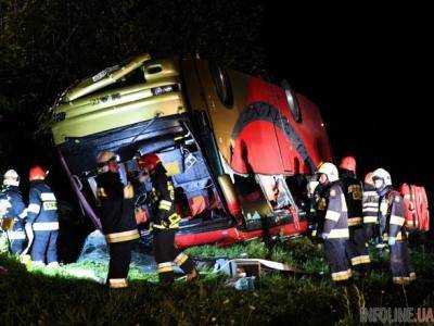 Трагедия в Польше: украинский автобус с детьми упал со склона, есть погибшие. Фото
