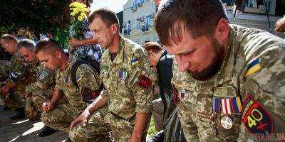 В Киеве почтили воинов погибших под Иловайском