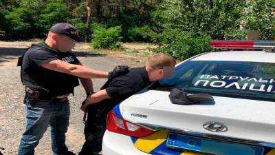 В Хмельницкой области задержали двух полицейских-взяточников