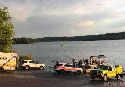 Туристические лодки столкнулись в США: пострадали 13 человек