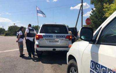 На Донбассе боевики обыскали авто ОБСЕ