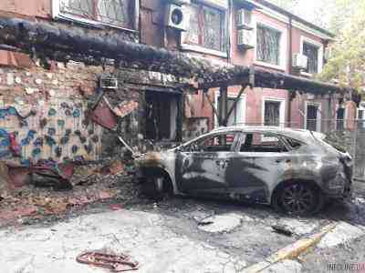 В центре Днепра сгорели автомобили Tesla и Lexus