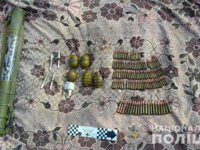 В Днепропетровской области в заброшенном доме нашли склад боеприпасов