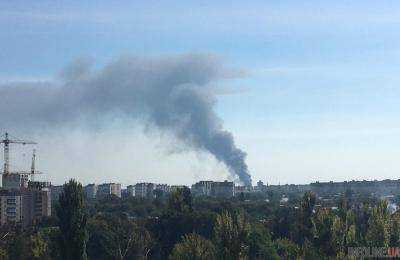 Масштабный пожар на Бумажной фабрике в Житомире: спасатели эвакуируют людей. Фото