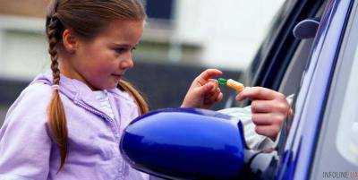 Невідомий чоловік засовував дитині цукерку до рота: поліція прокоментувала випадок з 6-річною дівчинкою