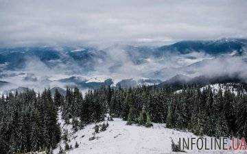 В высокогорной части украинских Карпатах выпал снег