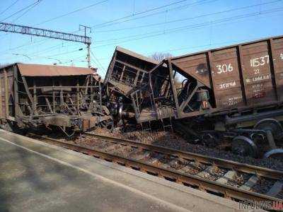 Во Львовской области грузовой поезд сошел с рельсов: на железной дороге возможные задержки движения