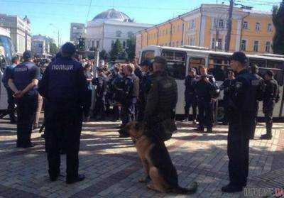 Из-под Лавры в столичную полицию доставили около сотни человек