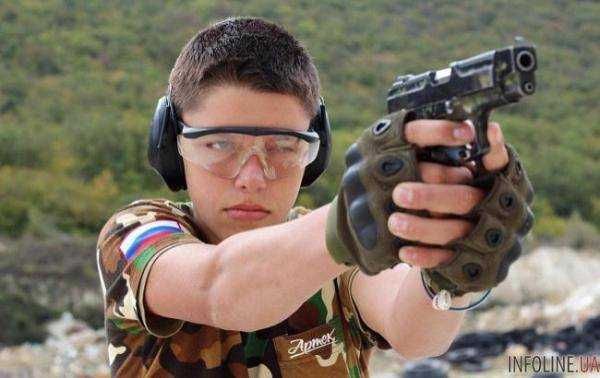 За неделю до трагедии в Керчи оккупанты в "Артеке" обучали детей стрельбе